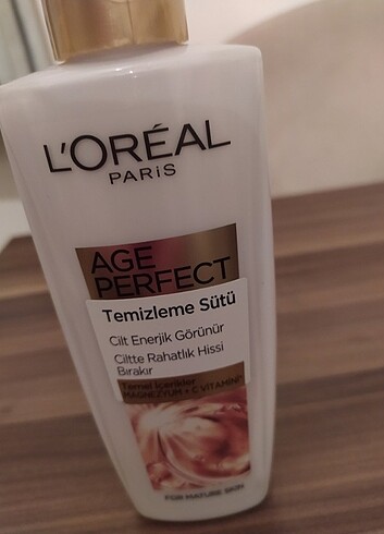 L'Oréal Paris Yüz temizleme sütü