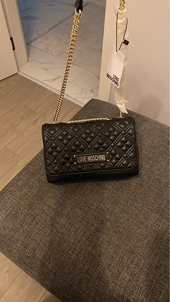 Love moschino canta