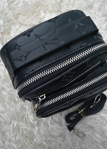 Louis Vuitton OMUZ ÇANTASI
