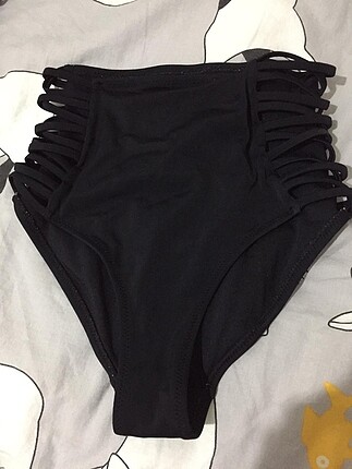 Siyah bikini altı