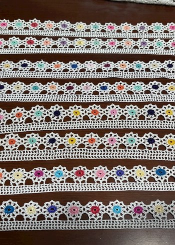 Renkli Çiçek Desenli El Yapımı Dantel Şeritler