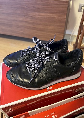 38 Beden Adidas Deri Orijinal Spor Ayakkabı