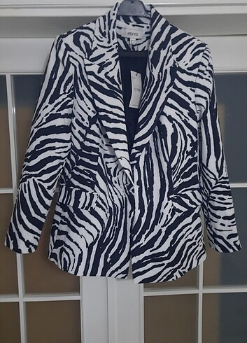 42 Beden IPEKYOL KUSURSUZ SIFIR ZEBRA CEKET