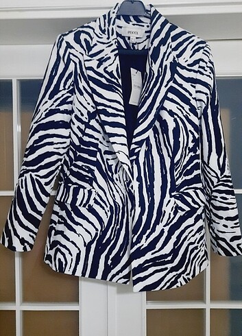 42 Beden siyah Renk IPEKYOL KUSURSUZ SIFIR ZEBRA CEKET