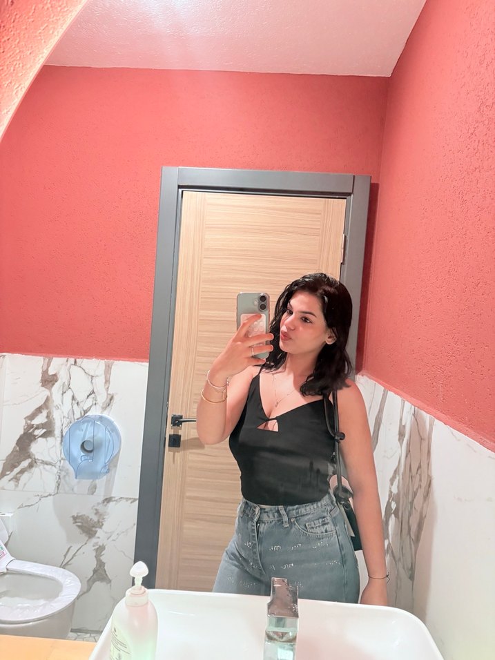 Siyah dekolte bluz - Görsel 3