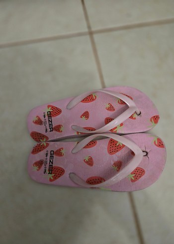 Gezer Gezer Pembe Çilek Desenli Çocuk Parmak Arası Terlik