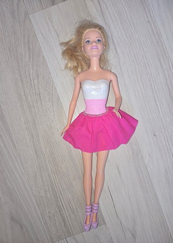 Pembe Etekli Barbie Bebek