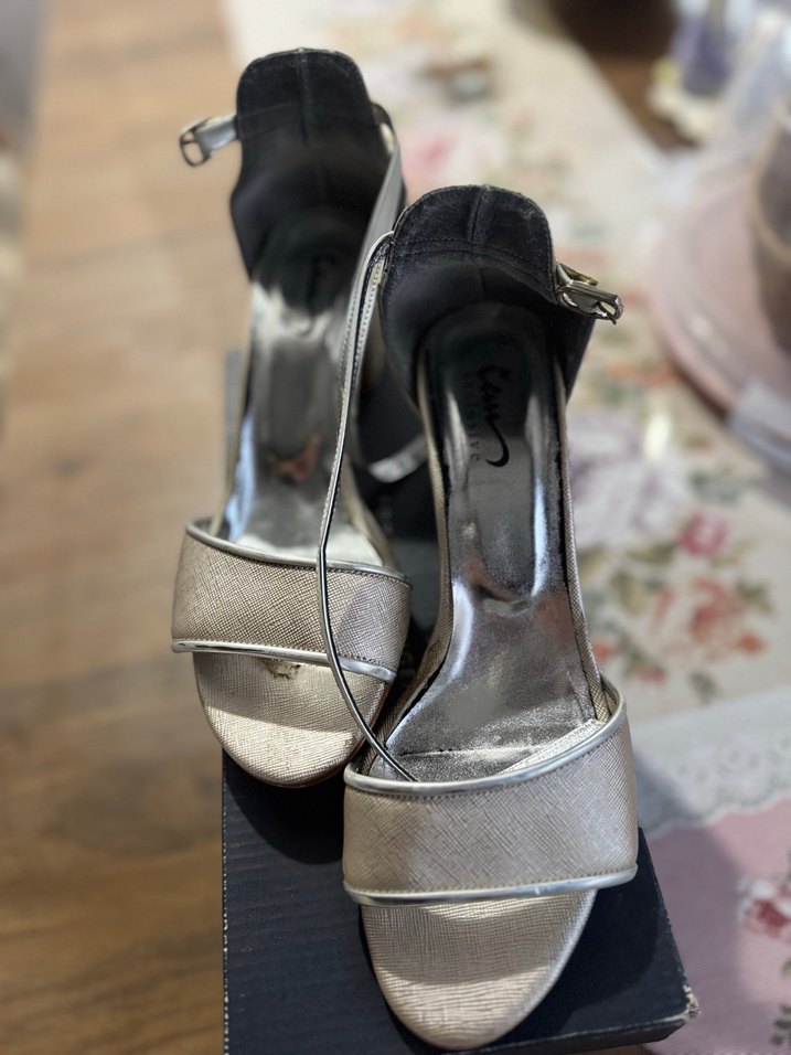 Beyaz Yılan Desenli Tokalı İnce Topuklu Kadın Ayakkabı - Görsel 3