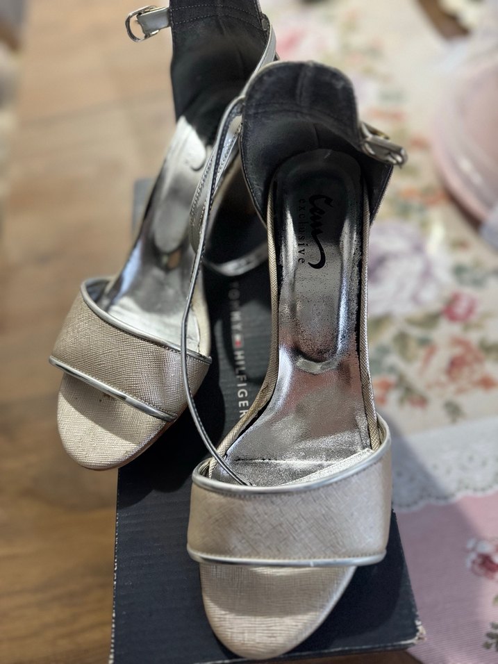 Beyaz Yılan Desenli Tokalı İnce Topuklu Kadın Ayakkabı - Görsel 2