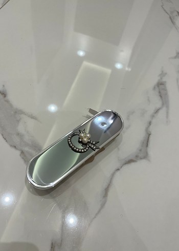 Metal Gri aynalı kıyafet fırçası