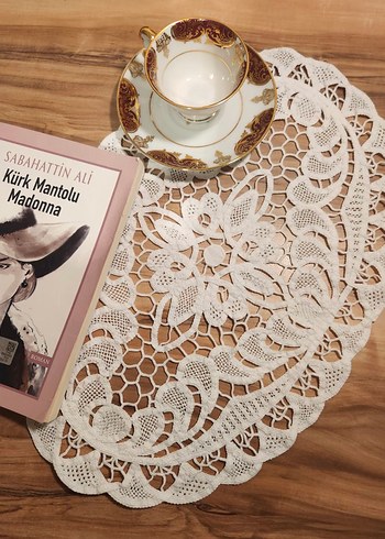 Vintage El İşi Dantel Oval Masa Örtüsü
