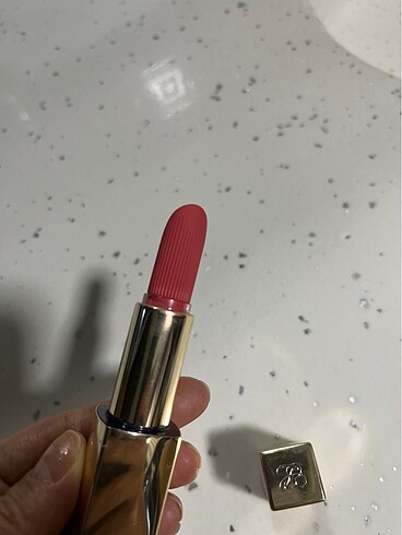 Beden kırmızı Renk Estee Lauder