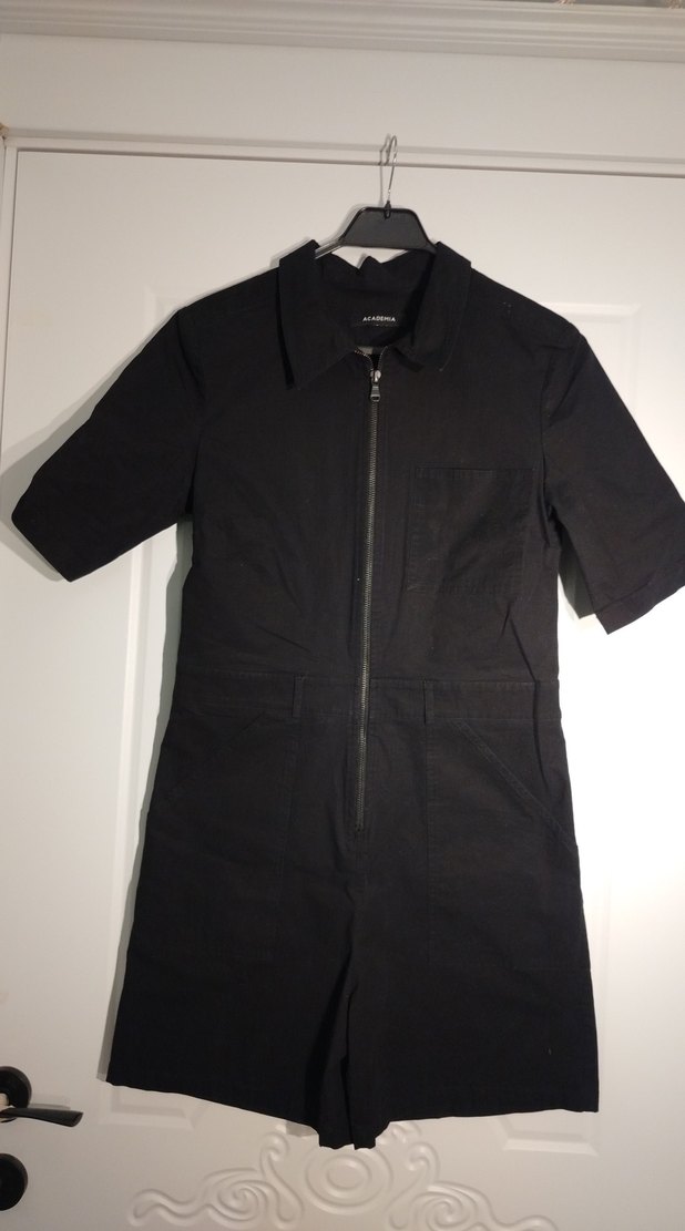 Siyah Fermuarlı Kısa Kollu Tulum - Görsel 3