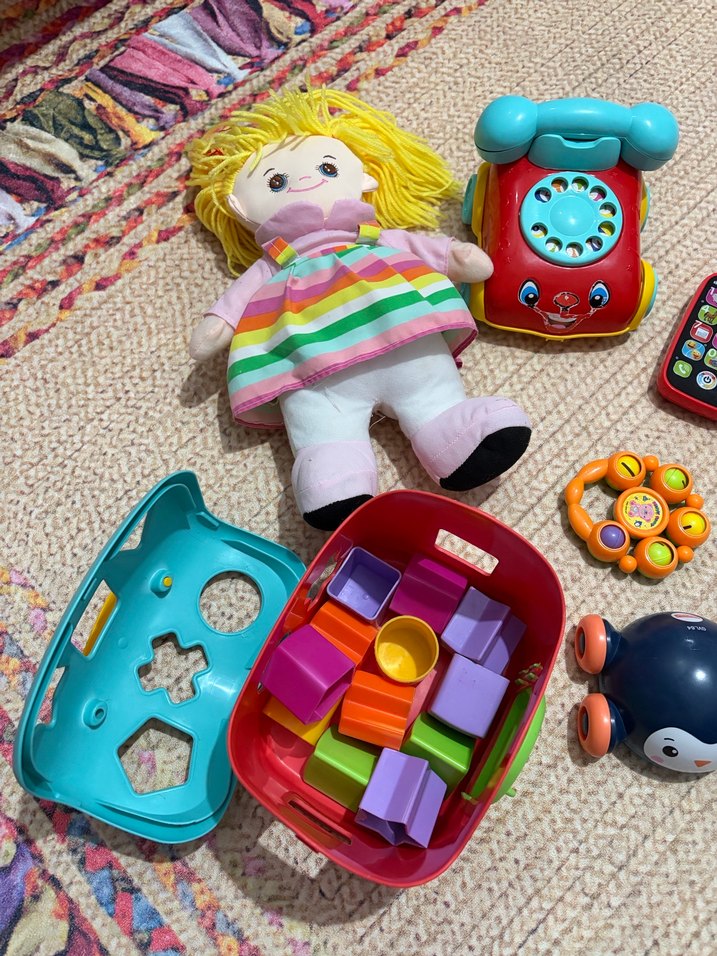 Renkli Bebek ve Oyuncak Seti - Görsel 2