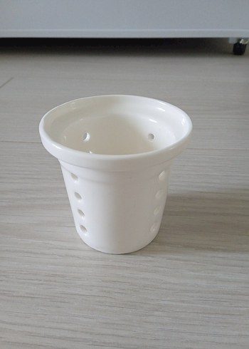 Delikli Beyaz Seramik bitki çayı süzgeci