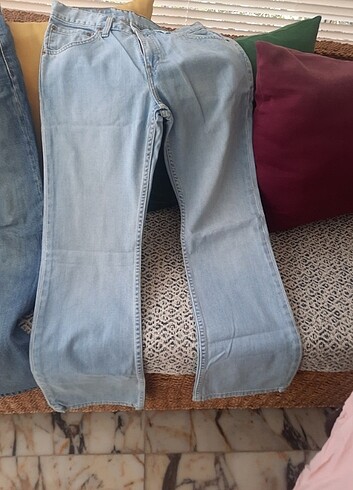 32 Beden mavi Renk Üç adet kot pantolon