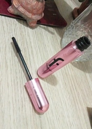 Parlak Pembe Flormar Maskara - Görsel 2