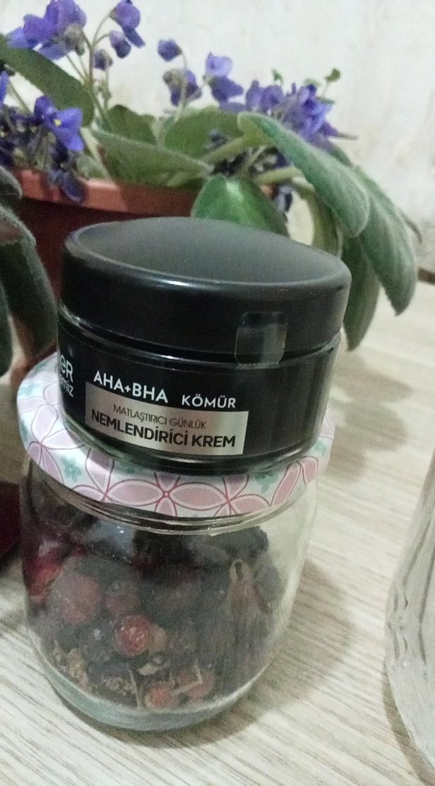 Garnier Saf & Temiz Matlaştırıcı Nemlendirici Krem - Görsel 4