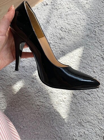 Diğer Siyah Rugan Stiletto