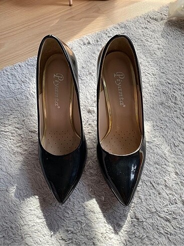 Siyah Rugan Stiletto