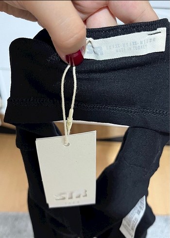 Sırt Dekolteli Siyah Crop Top - Görsel 3