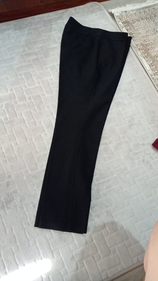 Kadın Siyah Piliseli Kumaş Pantolon - Görsel 3