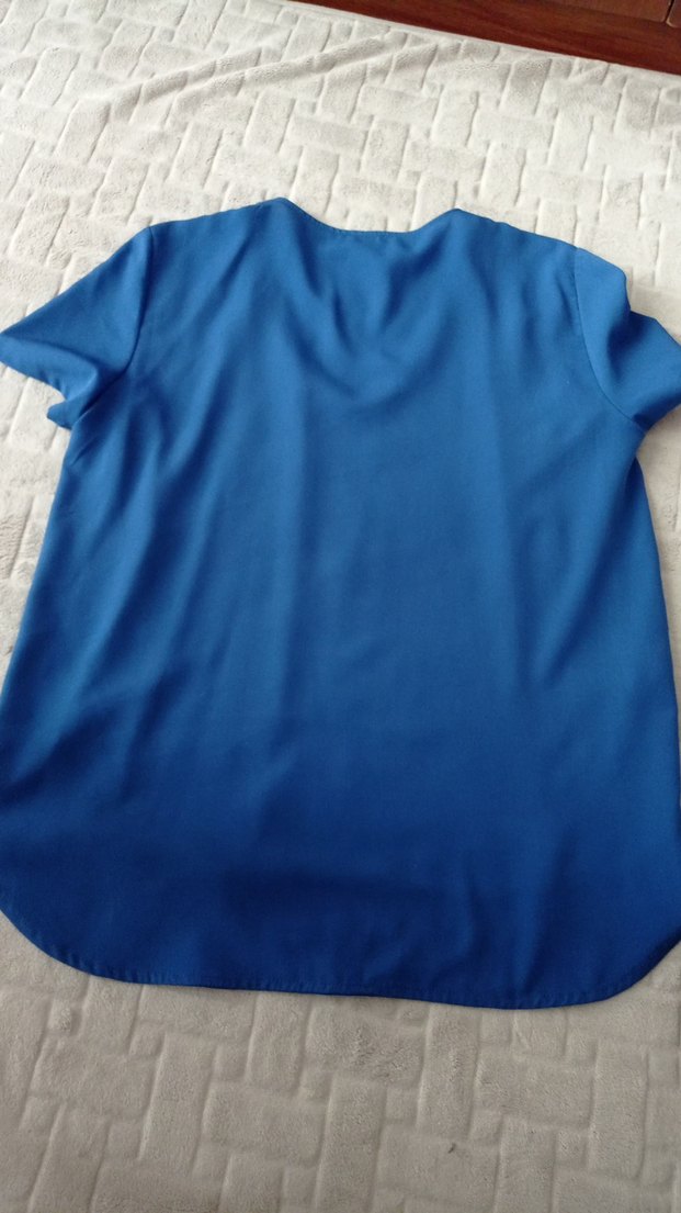 Düğmeli V Yaka Mavi Bluz - Görsel 4