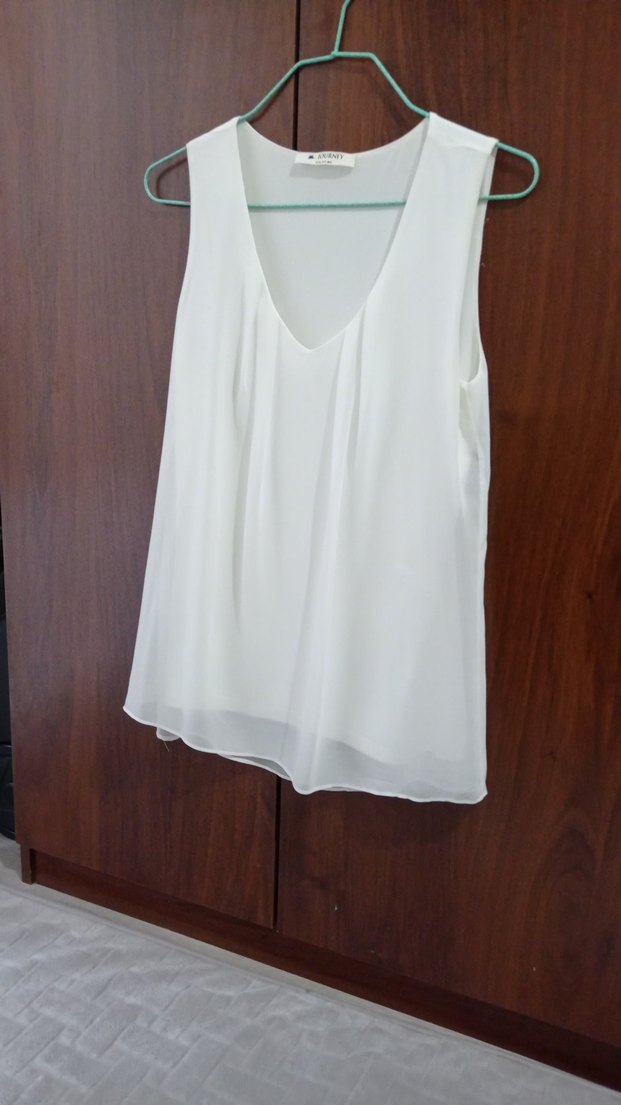 Beyaz V Yaka Kolsuz Midi Bluz - Görsel 4