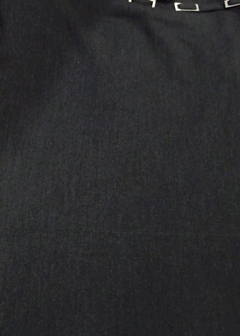 Kemer Detaylı Siyah Midi Kalem Etek - Görsel 2