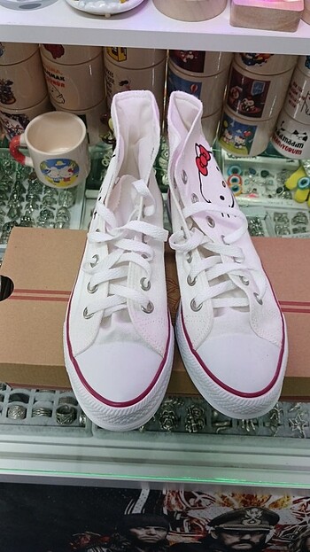 38 Beden beyaz Renk HELLO KITTY BASKILI BEZ AYAKKABI