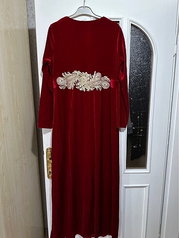 46 Beden kırmızı Renk Kadife uzun elbise abiye