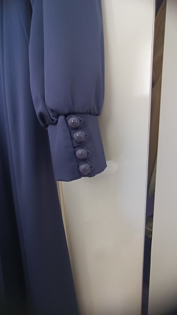 Uzun Kollu Lacivert Piliseli Kadın saten Elbise - Görsel 4