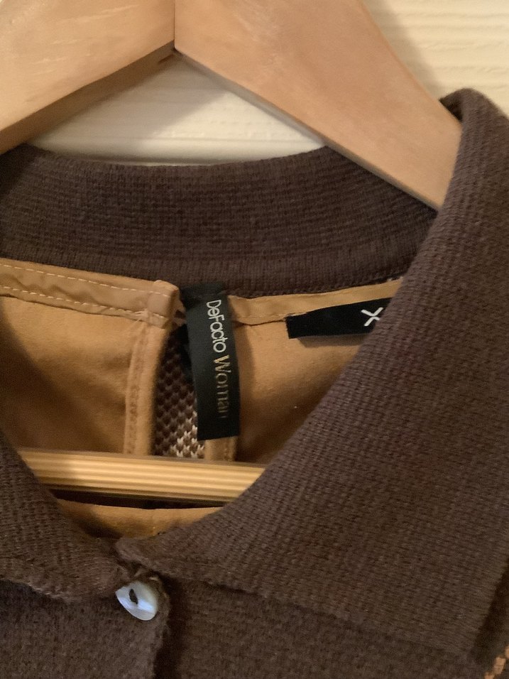 Düğmeli Kahverengi Kısa Kollu Kadın Kazak - Görsel 3