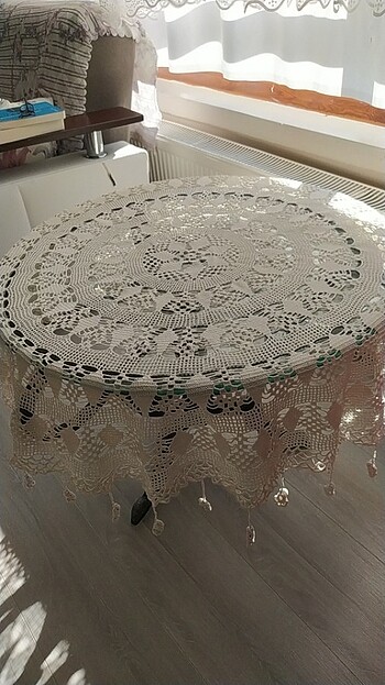 Dantel masa örtüsü 