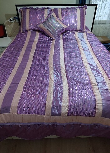  Beden mor Renk Yatak örtüsü ve üç yastık takımı 