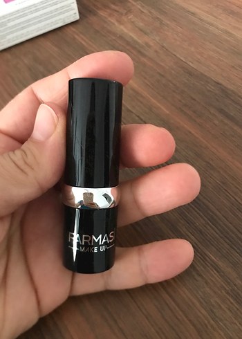 Bej Renkli Canlı Ruj - Görsel 2