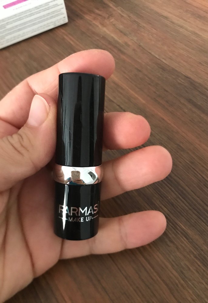 Bej Renkli Canlı Ruj - Görsel 2