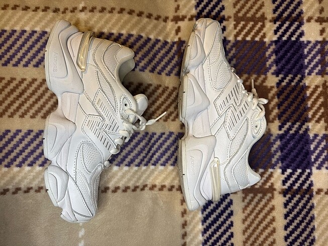 37,5 Beden New Balance 9060 Beyaz