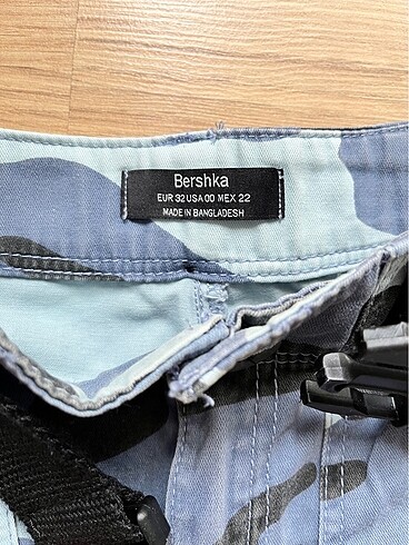 Bershka Bershka kamuflaj şort