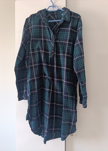 Düğmeli Uzun Kollu Yeşil Midi Gömlek - Görsel 2