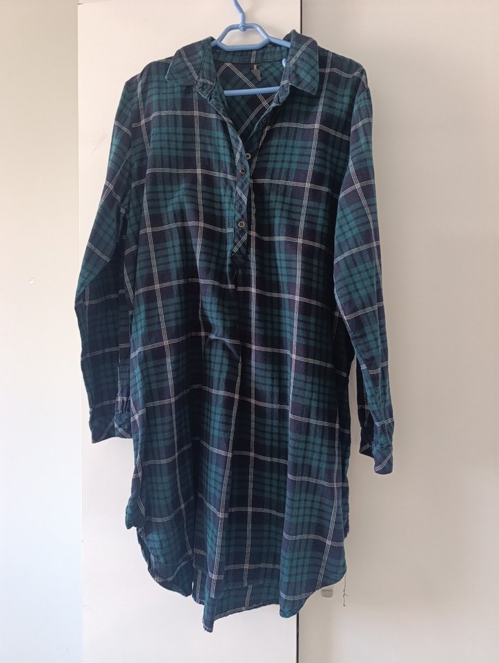 Düğmeli Uzun Kollu Yeşil Midi Gömlek - Görsel 2