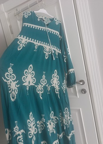 Püsküllü Nakışlı Uzun Bohem Elbise - Görsel 3