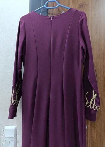 Uzun Kollu Mor İşlemeli Zincir Detaylı Abiye Elbise - Görsel 4