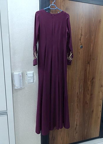 Uzun Kollu Mor İşlemeli Zincir Detaylı Abiye Elbise - Görsel 5