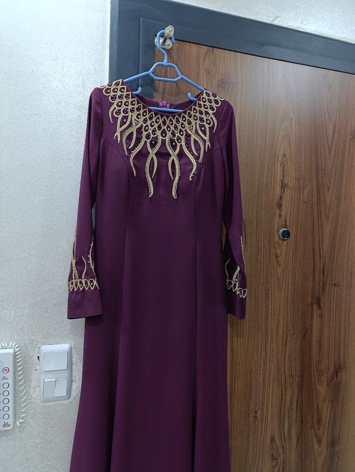 Uzun Kollu Mor İşlemeli Zincir Detaylı Abiye Elbise - Görsel 3