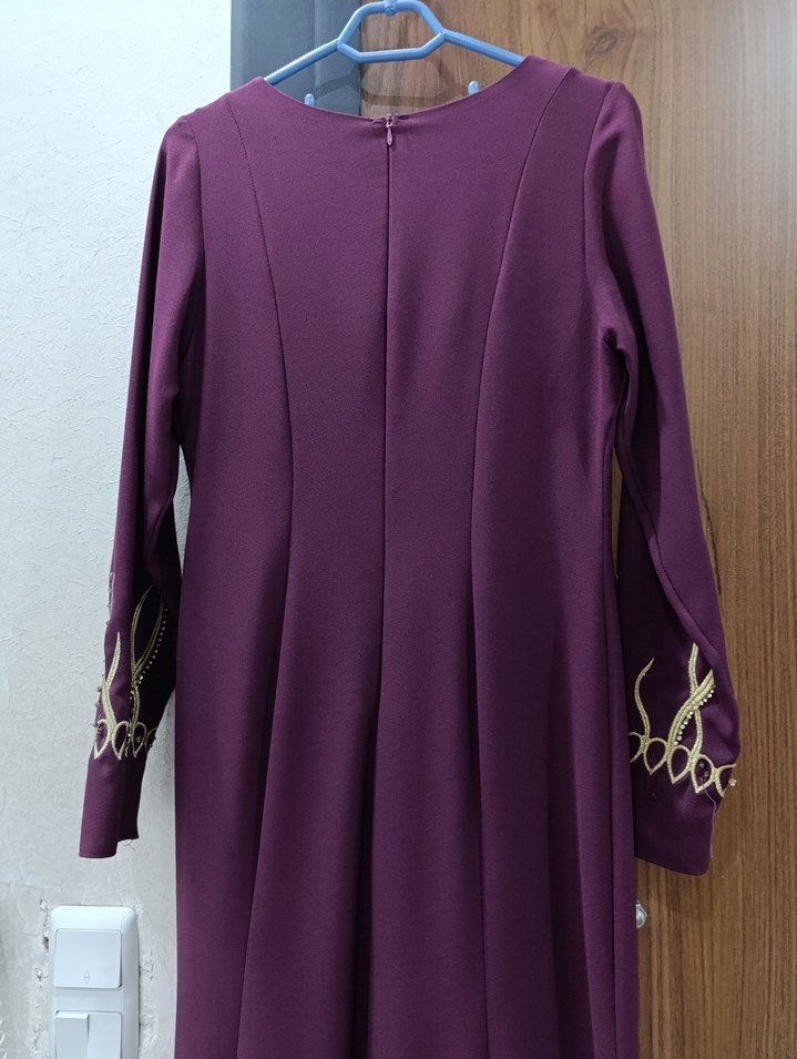 Uzun Kollu Mor İşlemeli Zincir Detaylı Abiye Elbise - Görsel 4