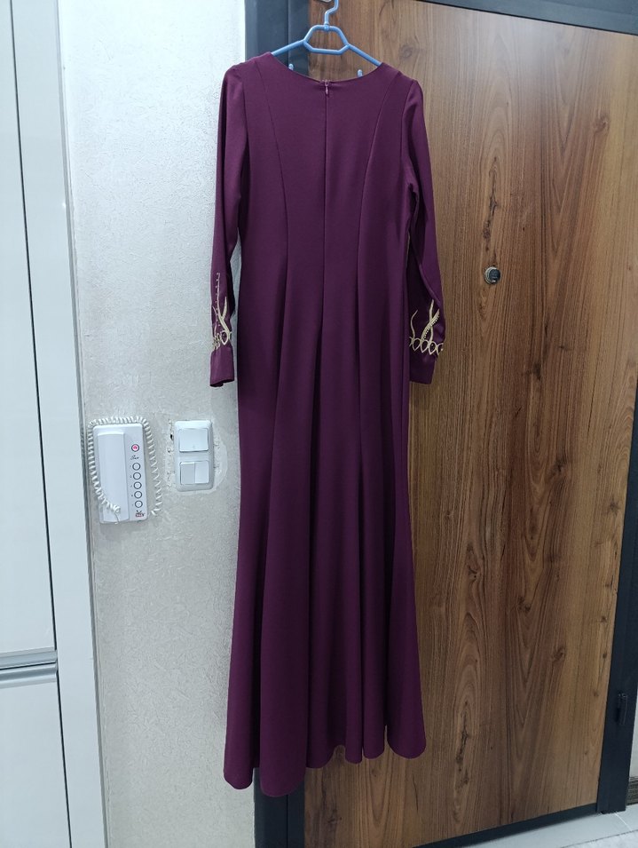 Uzun Kollu Mor İşlemeli Zincir Detaylı Abiye Elbise - Görsel 5