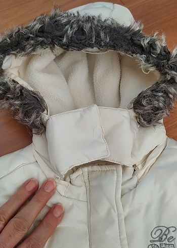 Kürk Detaylı Beyaz Kız Çocuk Kapüşonlu Yelek - Görsel 4