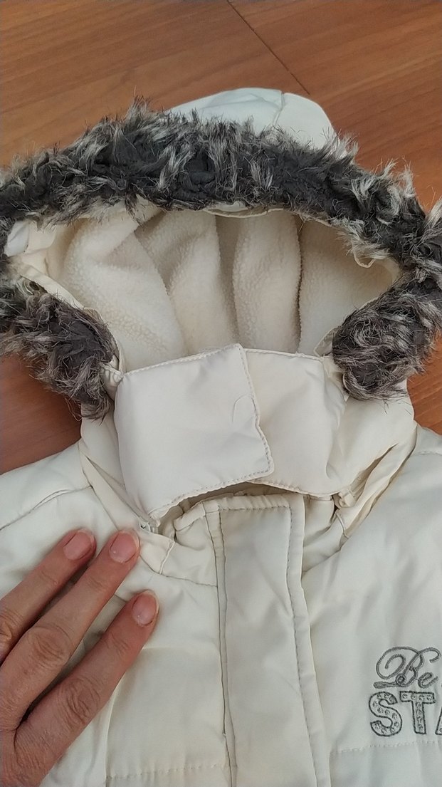 Kürk Detaylı Beyaz Kız Çocuk Kapüşonlu Yelek - Görsel 4