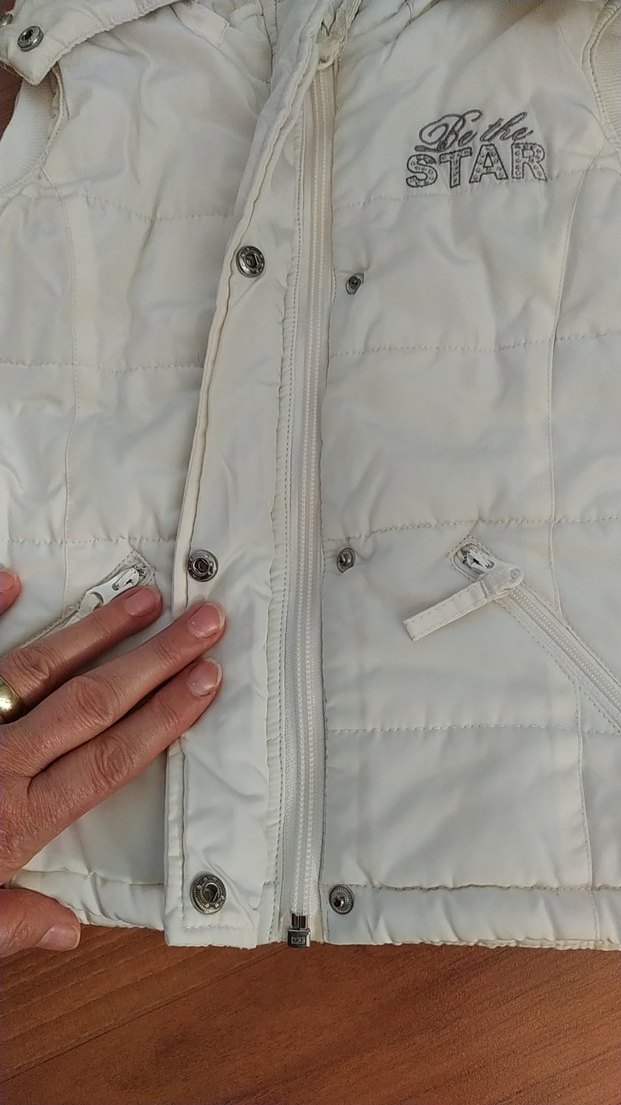 Kürk Detaylı Beyaz Kız Çocuk Kapüşonlu Yelek - Görsel 3